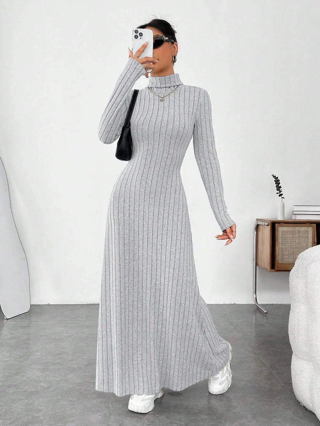 Robe Pull Col Roulé Slim Élégante — Automne/Hiver 2025