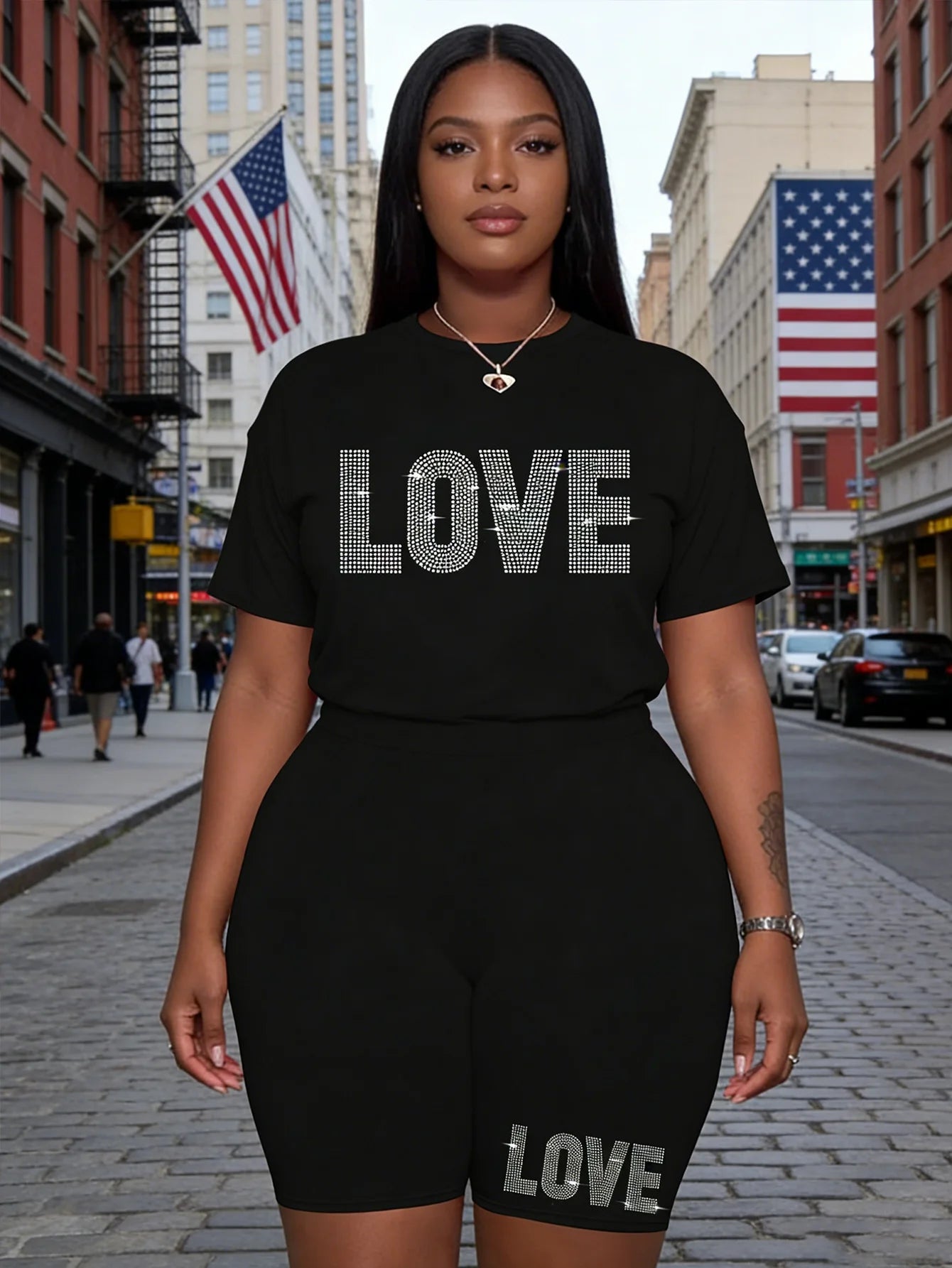 Women's oversized casual T-shirt and shorts set, with round-neck short-sleeved knitted fabric and lettered heart print, suitable