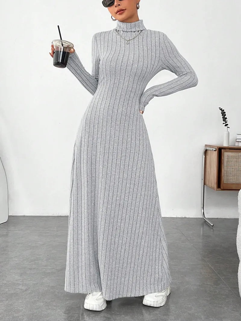 Robe Pull Col Roulé Slim Élégante — Automne/Hiver 2025