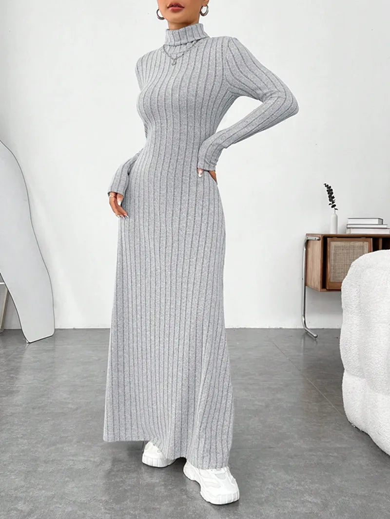 Robe Pull Col Roulé Slim Élégante — Automne/Hiver 2025