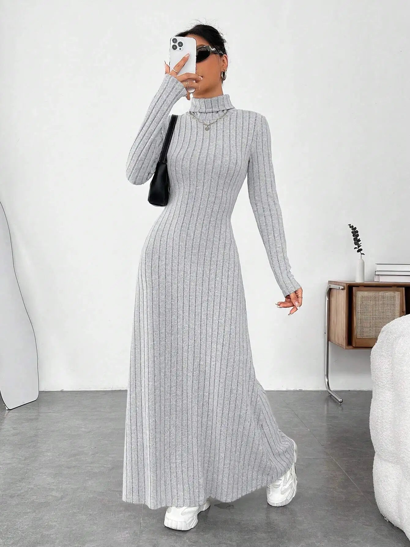 Robe Pull Col Roulé Slim Élégante — Automne/Hiver 2025
