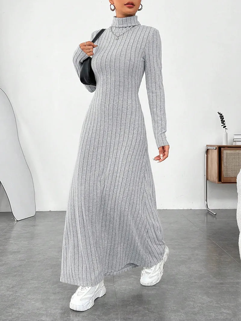 Robe Pull Col Roulé Slim Élégante — Automne/Hiver 2025